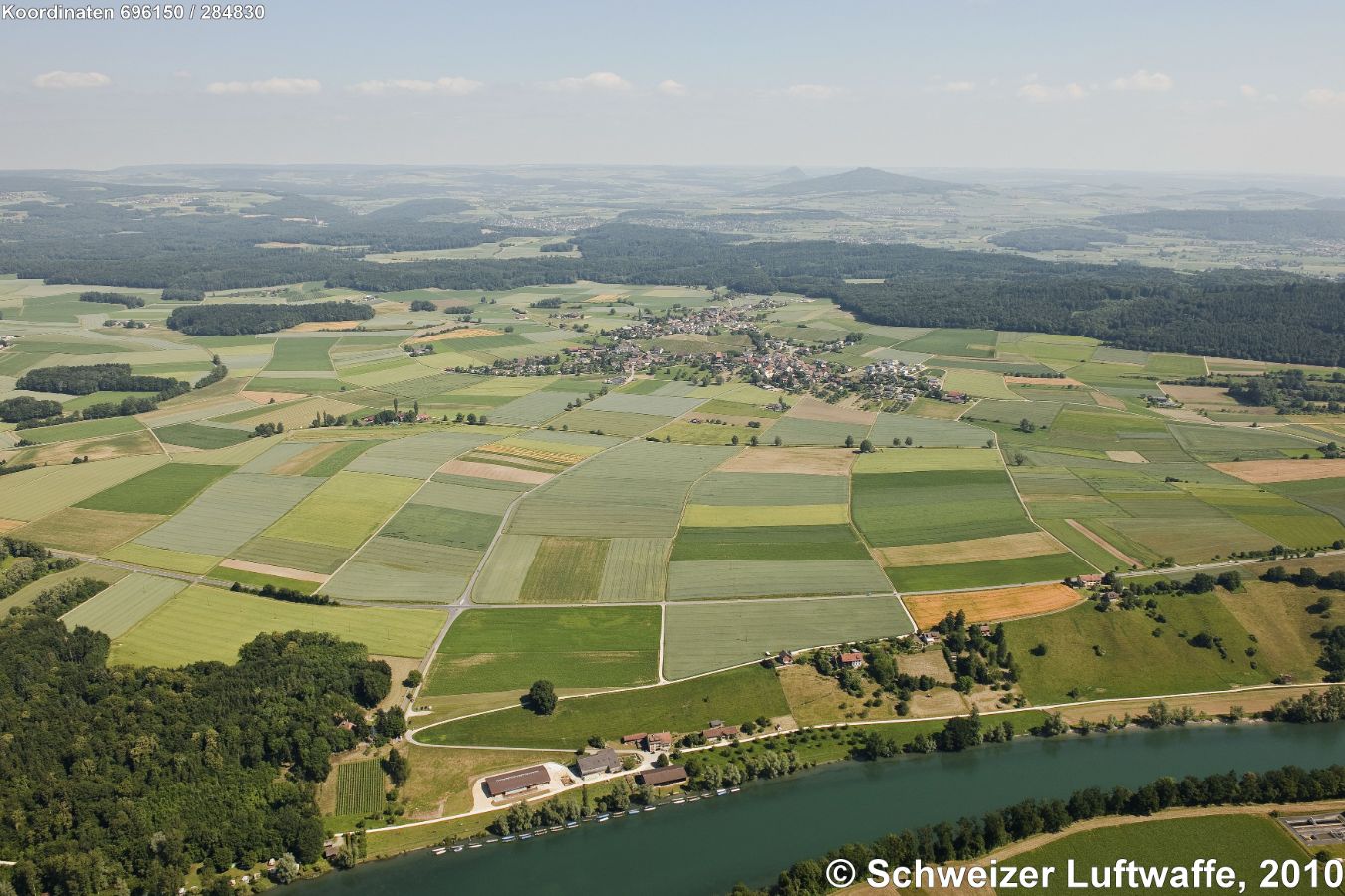 Rhein mit dem Hof 